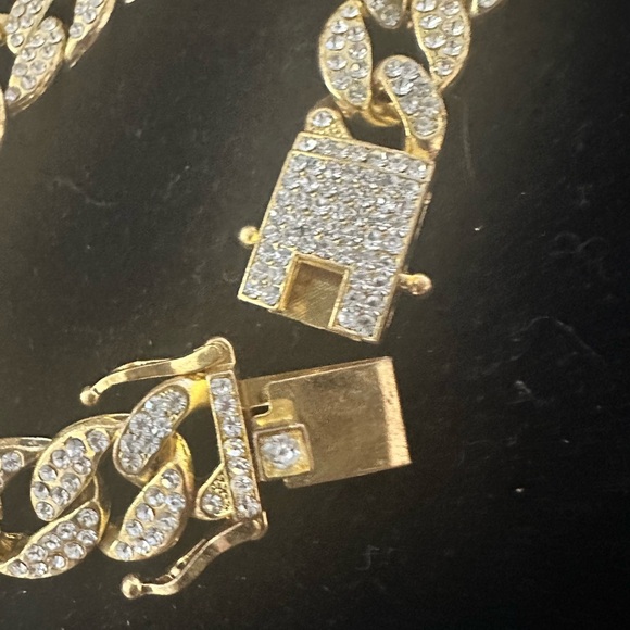 Men’s Cuban Linked Bracelet - Picture 4 of 5